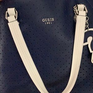 NWT Guess Wonderful shoulder bag navy and white